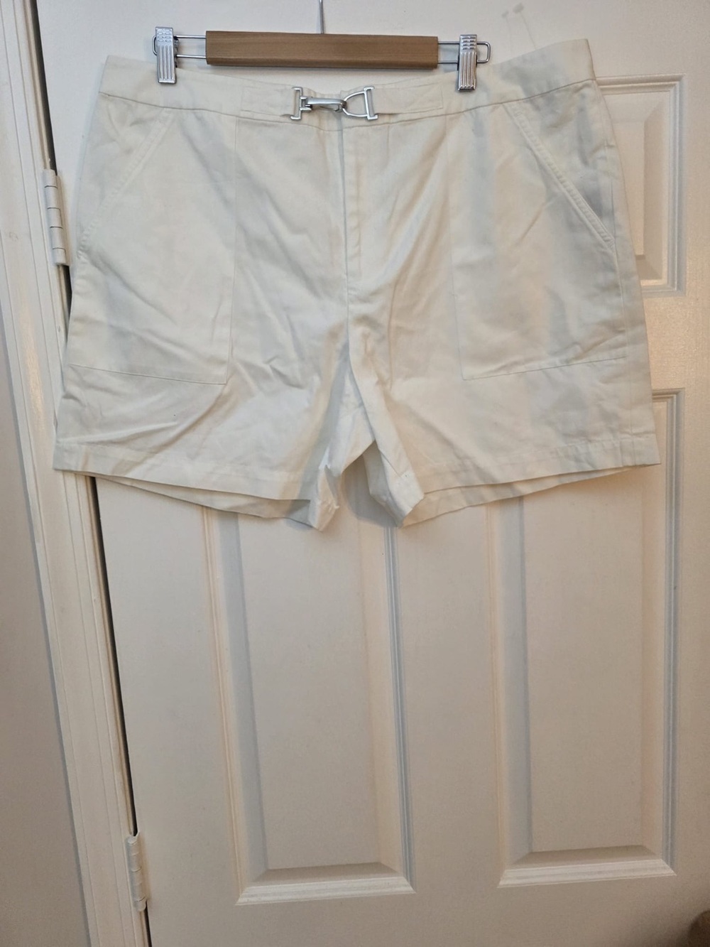 Women's Ralph Lauren White Casual Shorts with Decorative Metal Accent Sz 16. NWT